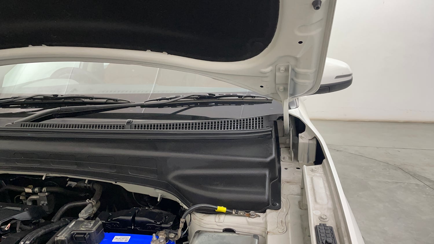 Used 2022 Hyundai Creta EX 1.5 Petrol Petrol Manual engine ENGINE LEFT SIDE HINGE & APRON VIEW