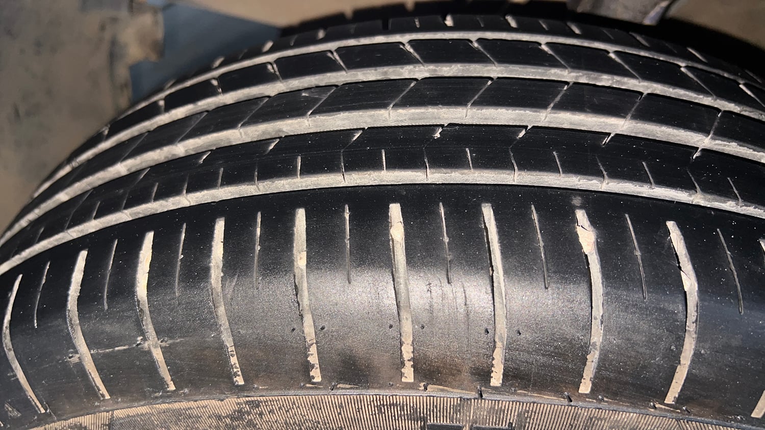 Used 2016 Maruti Suzuki Baleno Delta 1.2 Petrol Manual tyres LEFT FRONT TYRE TREAD VIEW