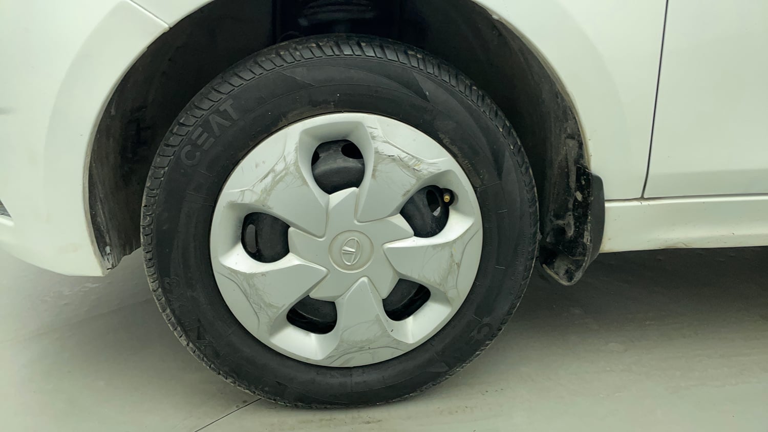 Used 2018 Tata Tiago Revotron XZ Petrol Manual tyres LEFT FRONT TYRE RIM VIEW