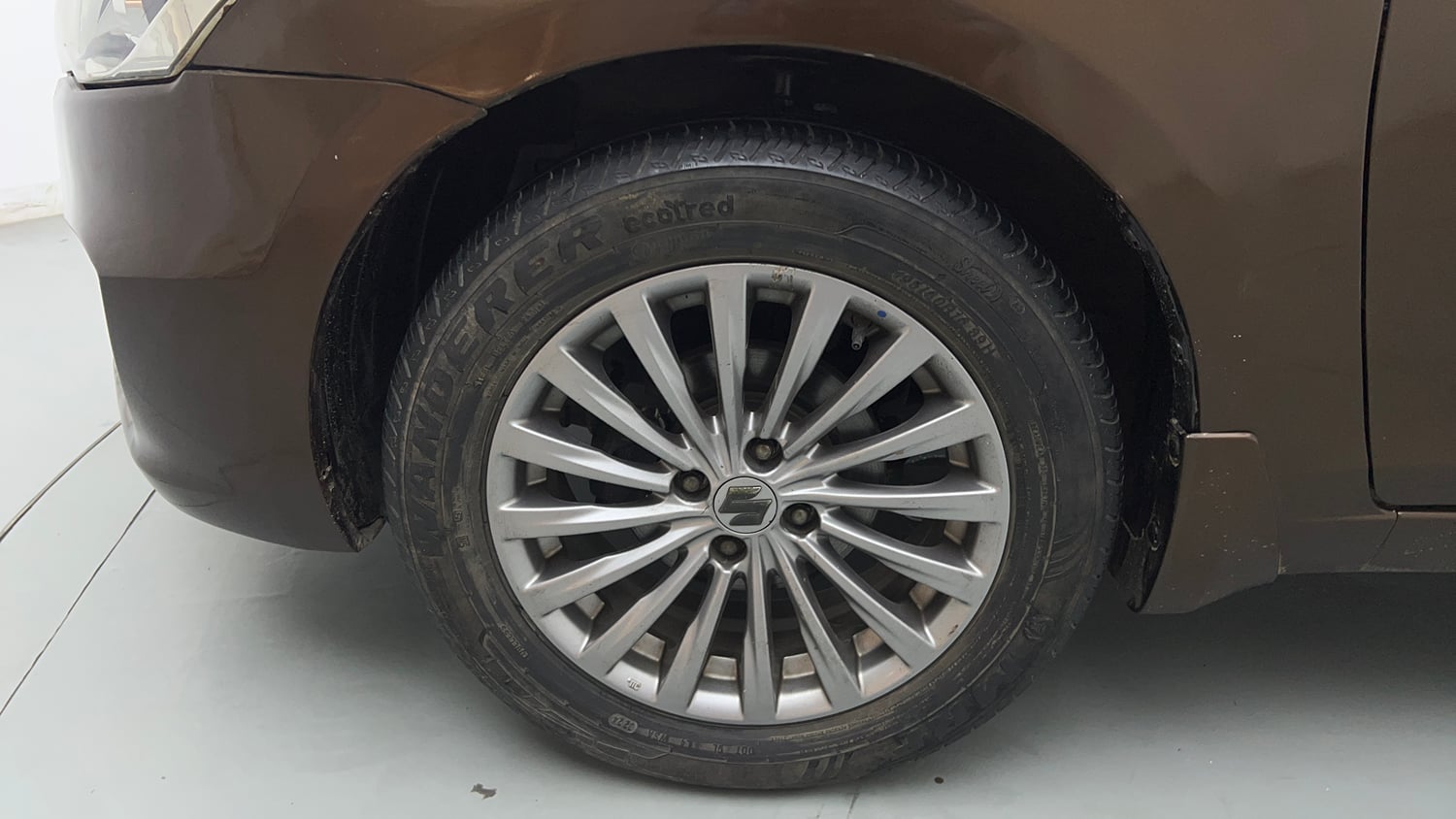 Used 2017 Maruti Suzuki Ciaz Alpha 1.4 MT Petrol Manual tyres LEFT FRONT TYRE RIM VIEW