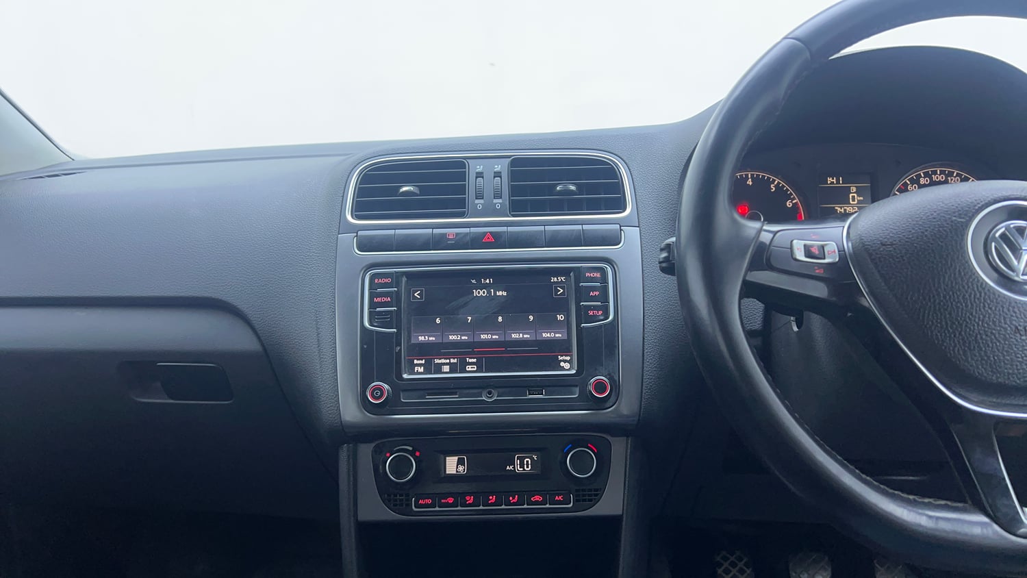 Used 2019 Volkswagen Polo Highline Plus 1.0 (P) 16 Alloy Petrol Manual interior MUSIC SYSTEM & AC CONTROL VIEW