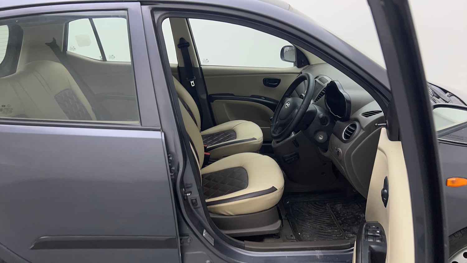 Used 2015 Hyundai i10 Magna 1.1 CNG (Outside Fitted) Cng Manual interior RIGHT SIDE FRONT DOOR CABIN VIEW