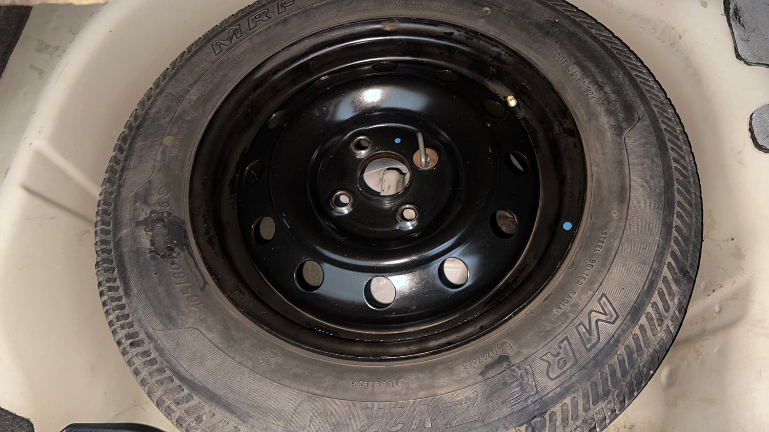 Used 2014 Maruti Suzuki Swift Dzire VXI Petrol Manual tyres SPARE TYRE VIEW
