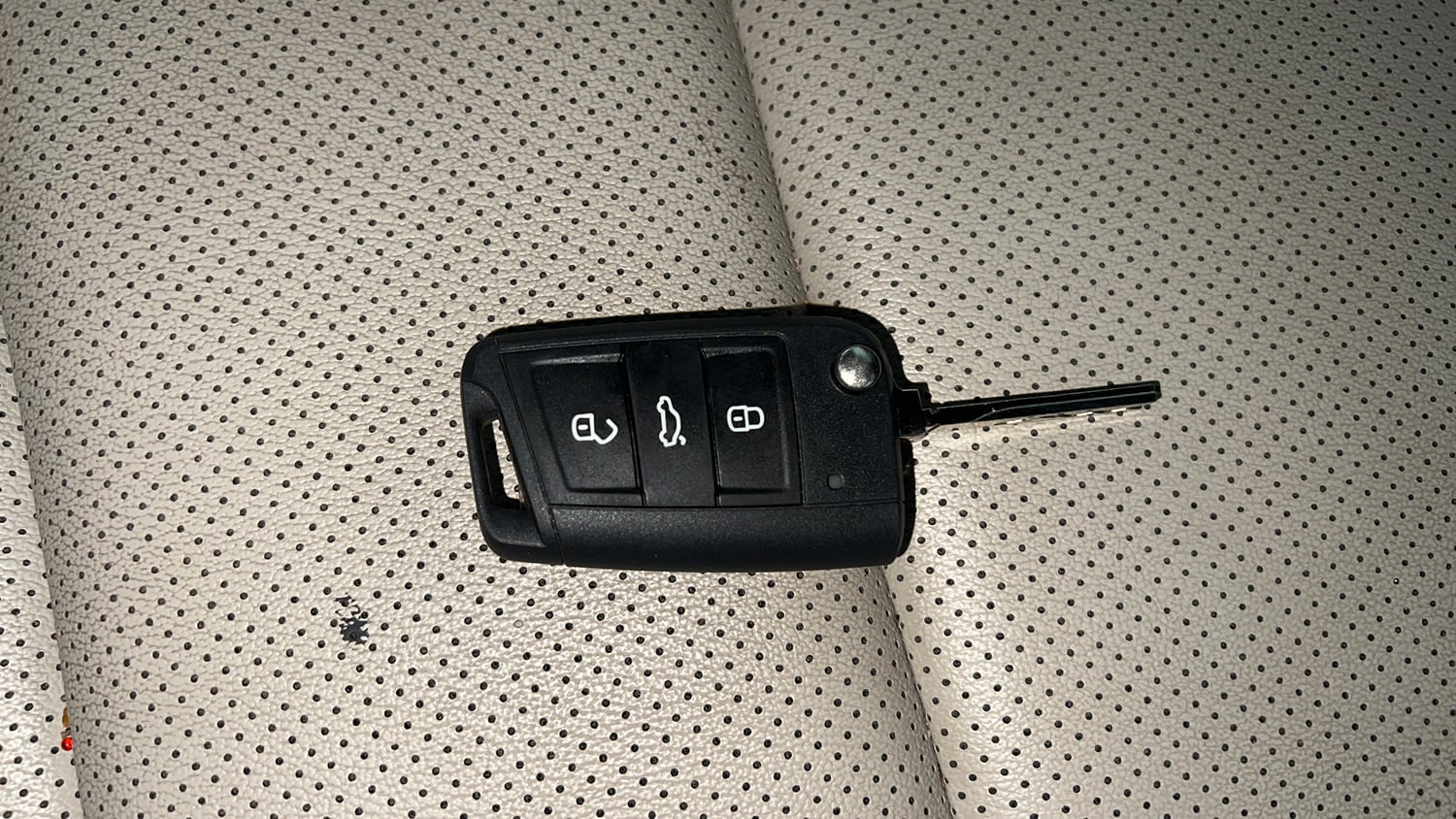 Used 2024 Skoda Slavia Style 1.0L TSI MT Petrol Manual extra CAR KEY VIEW