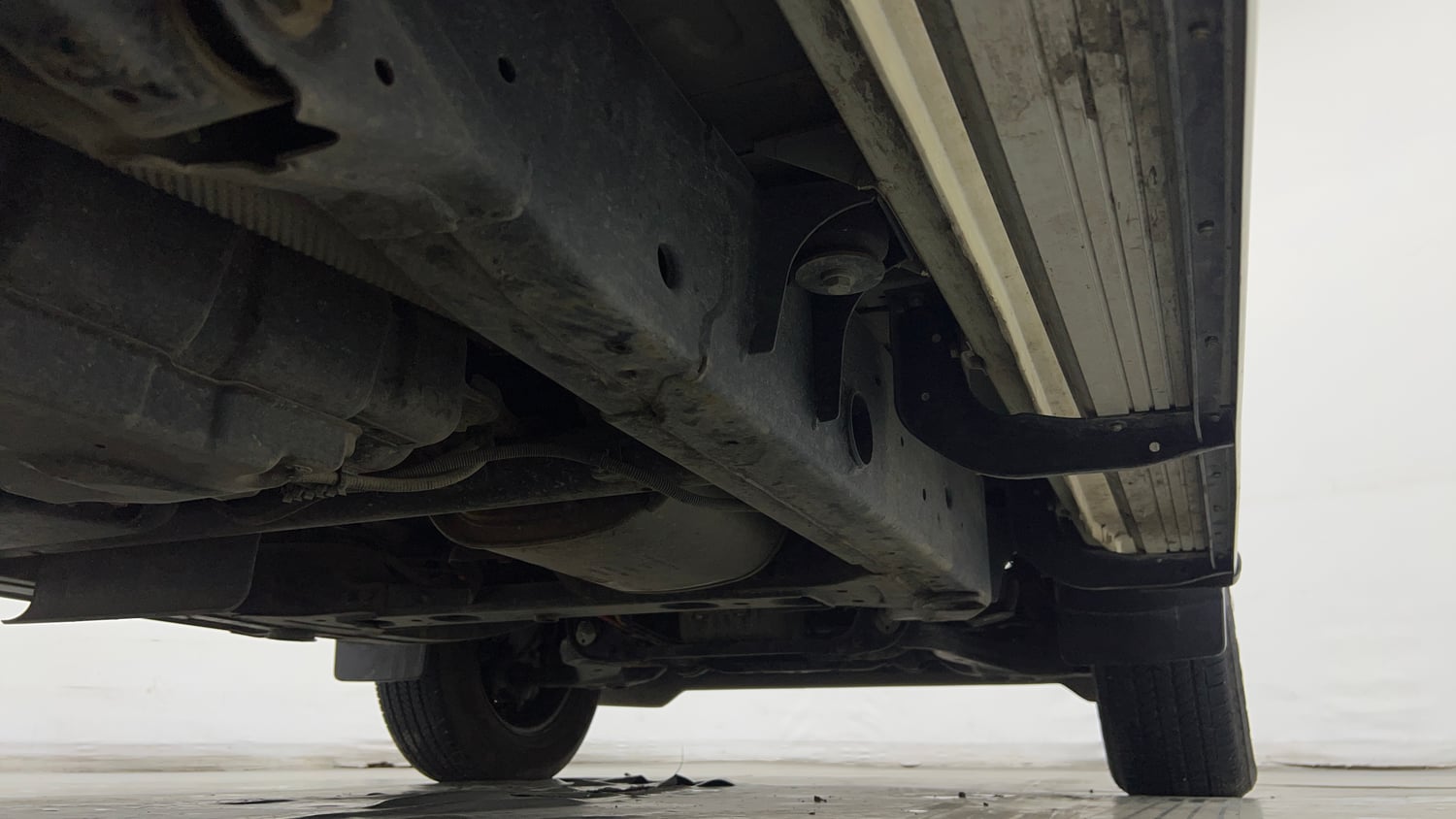 Used 2022 Mahindra Scorpio S5 Diesel Manual extra REAR RIGHT UNDERBODY VIEW