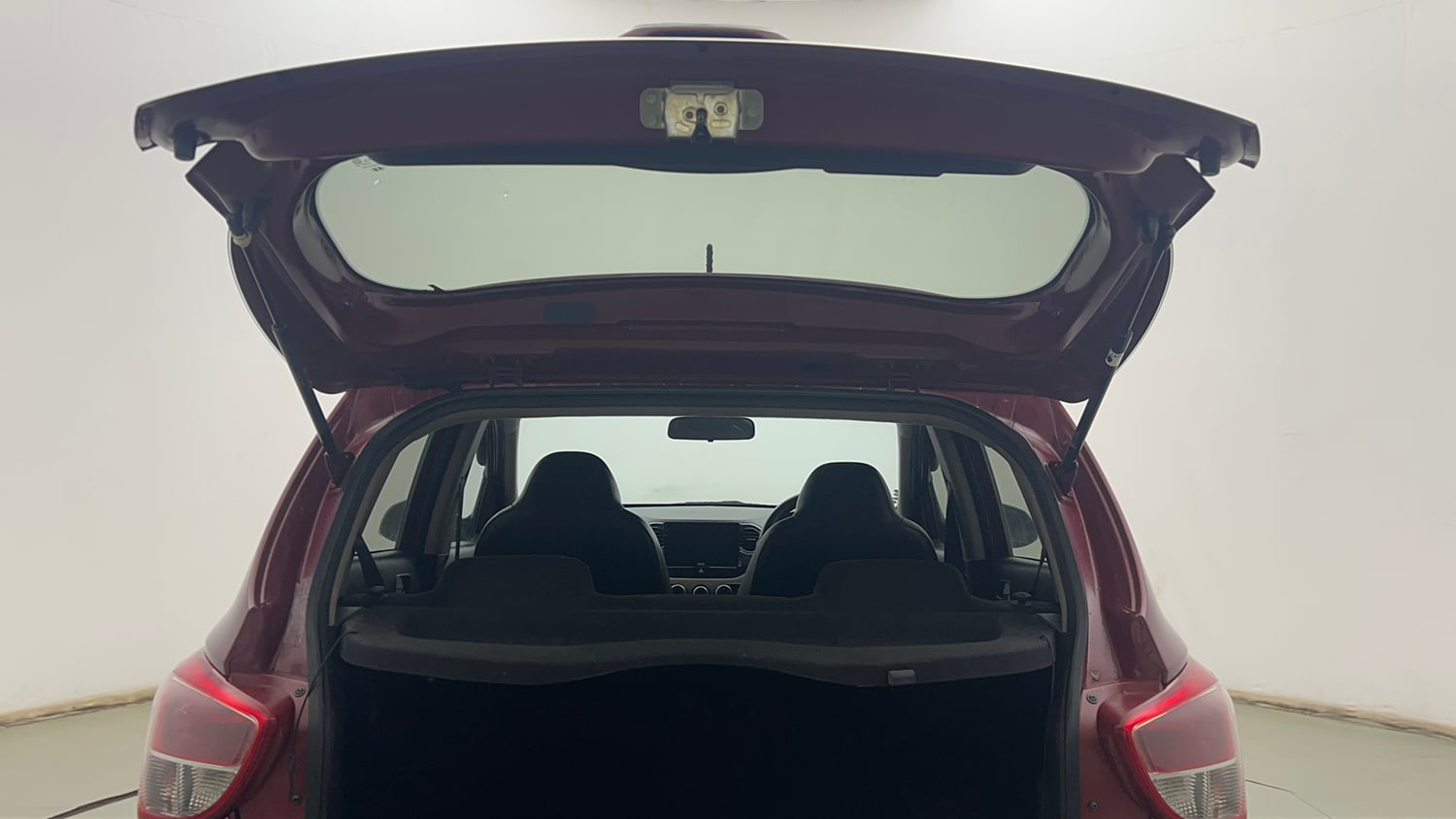 Used 2014 Hyundai Grand i10 Sportz 1.2 Kappa VTVT Petrol Manual interior DICKY DOOR OPEN VIEW
