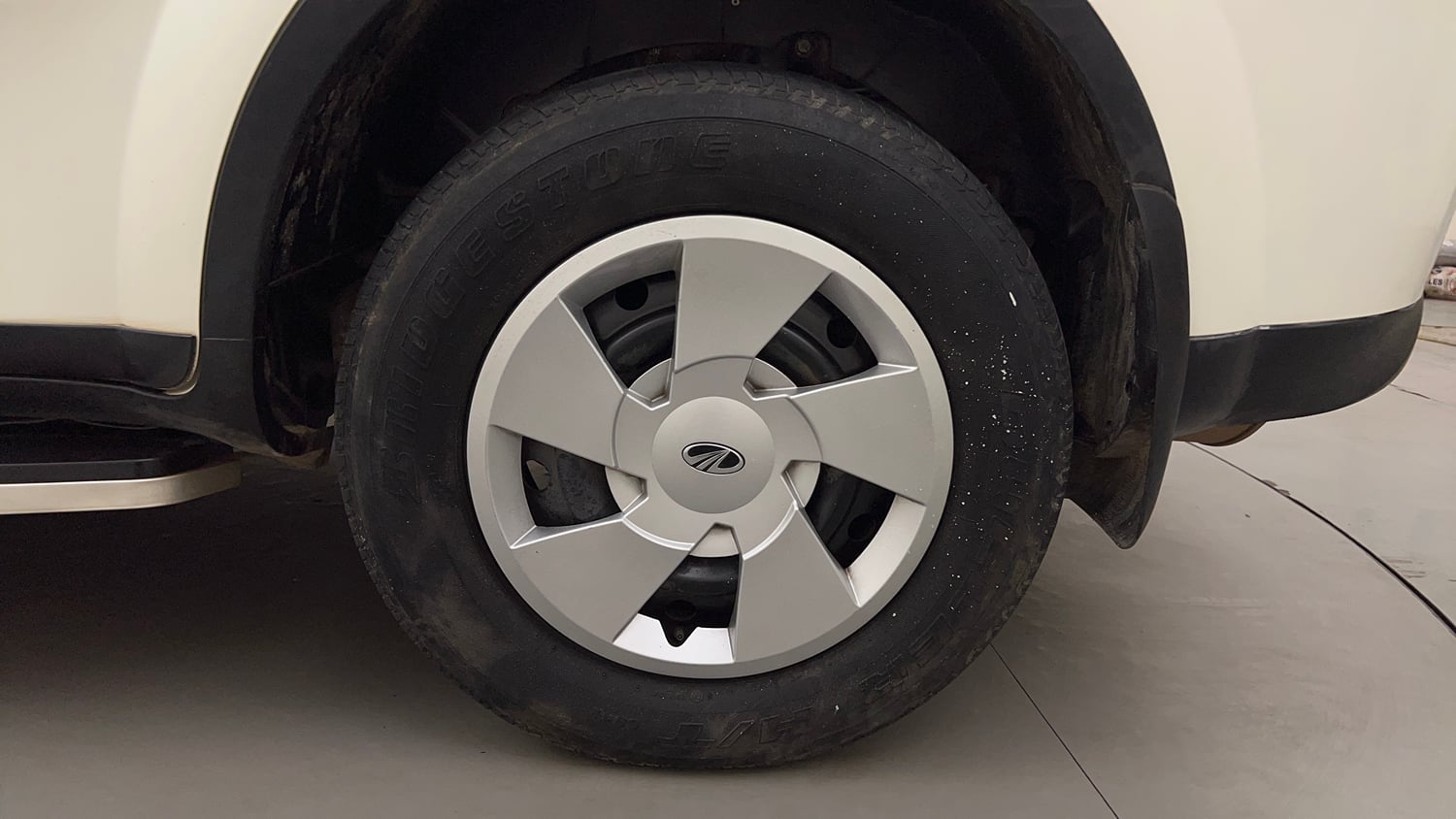 Used 2019 Mahindra XUV500 W7 Diesel Manual tyres LEFT REAR TYRE RIM VIEW