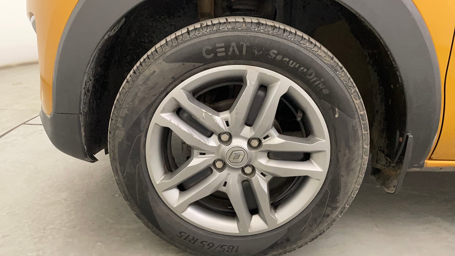 Used 2020 Renault Triber RXZ EASY-R AMT Petrol Automatic tyres LEFT FRONT TYRE RIM VIEW