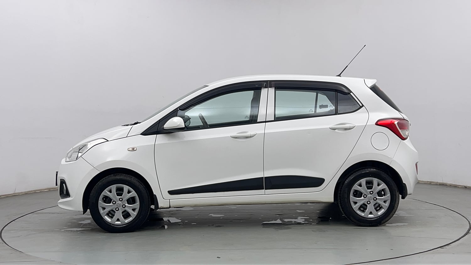 Used 2016 Hyundai Grand i10 Magna 1.2 Kappa VTVT Petrol Manual exterior LEFT SIDE VIEW