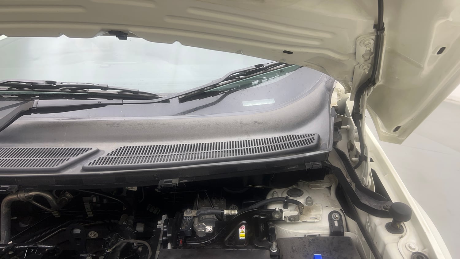 Used 2021 Ford EcoSport Titanium Plus 1.5L Ti-VCT AT Petrol Automatic engine ENGINE LEFT SIDE HINGE & APRON VIEW