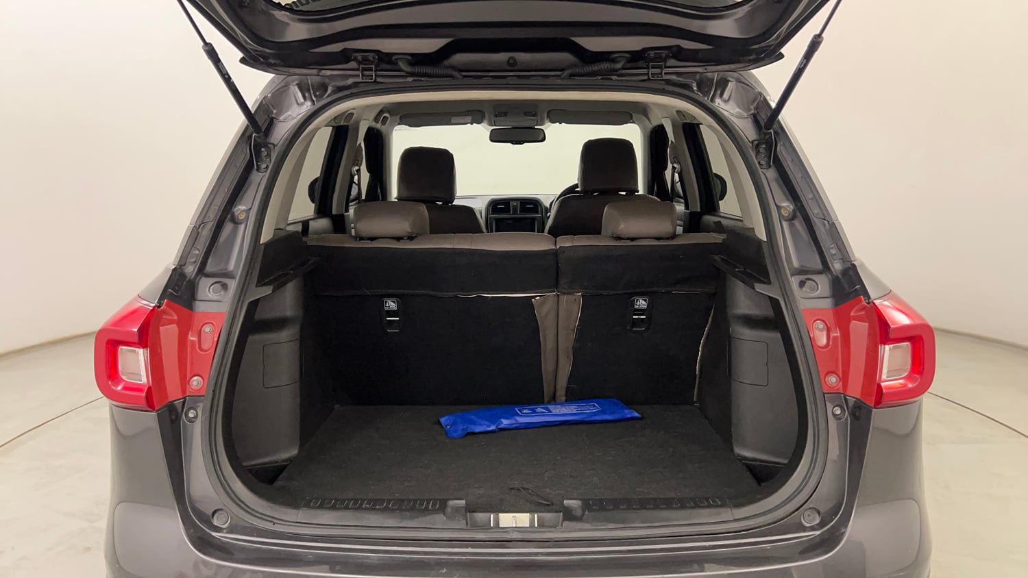 Used 2022 Toyota Urban Cruiser Premium Grade AT Petrol Automatic interior DICKY INSIDE VIEW