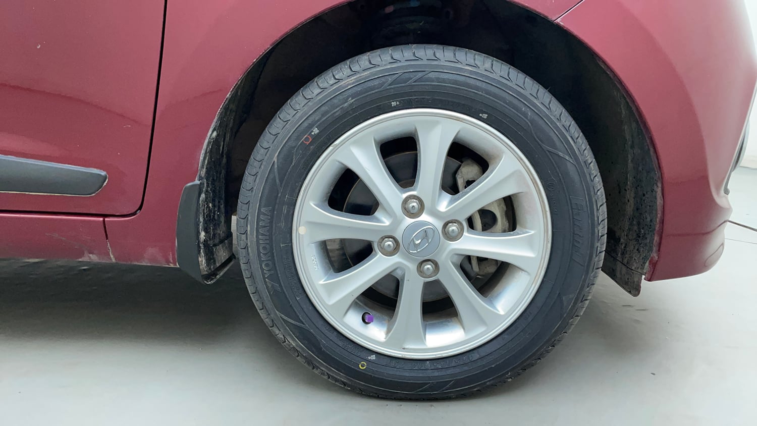 Used 2016 Hyundai Grand i10 Asta AT 1.2 Kappa VTVT Petrol Automatic tyres RIGHT FRONT TYRE RIM VIEW