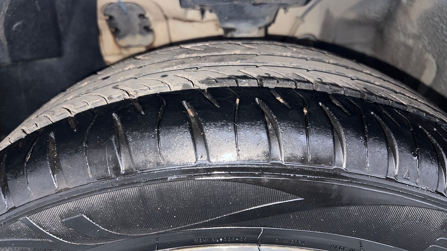 Used 2018 Hyundai Elite i20 Asta 1.4 CRDI (O) Diesel Manual tyres LEFT FRONT TYRE TREAD VIEW