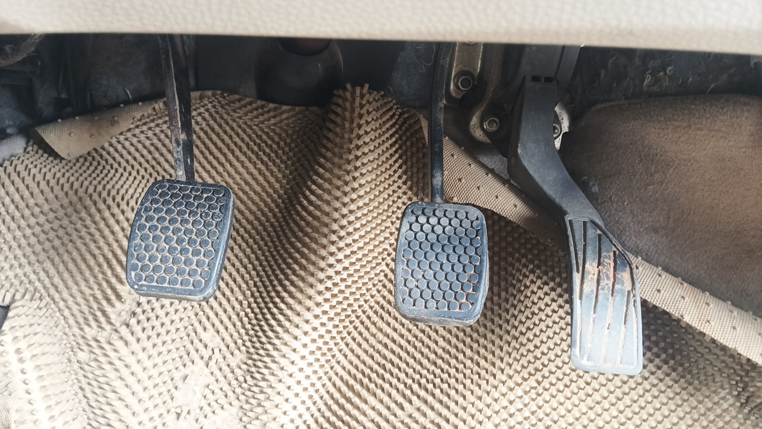 Used 2013 Maruti Suzuki Swift Dzire LXI Petrol Manual interior PEDALS VIEW