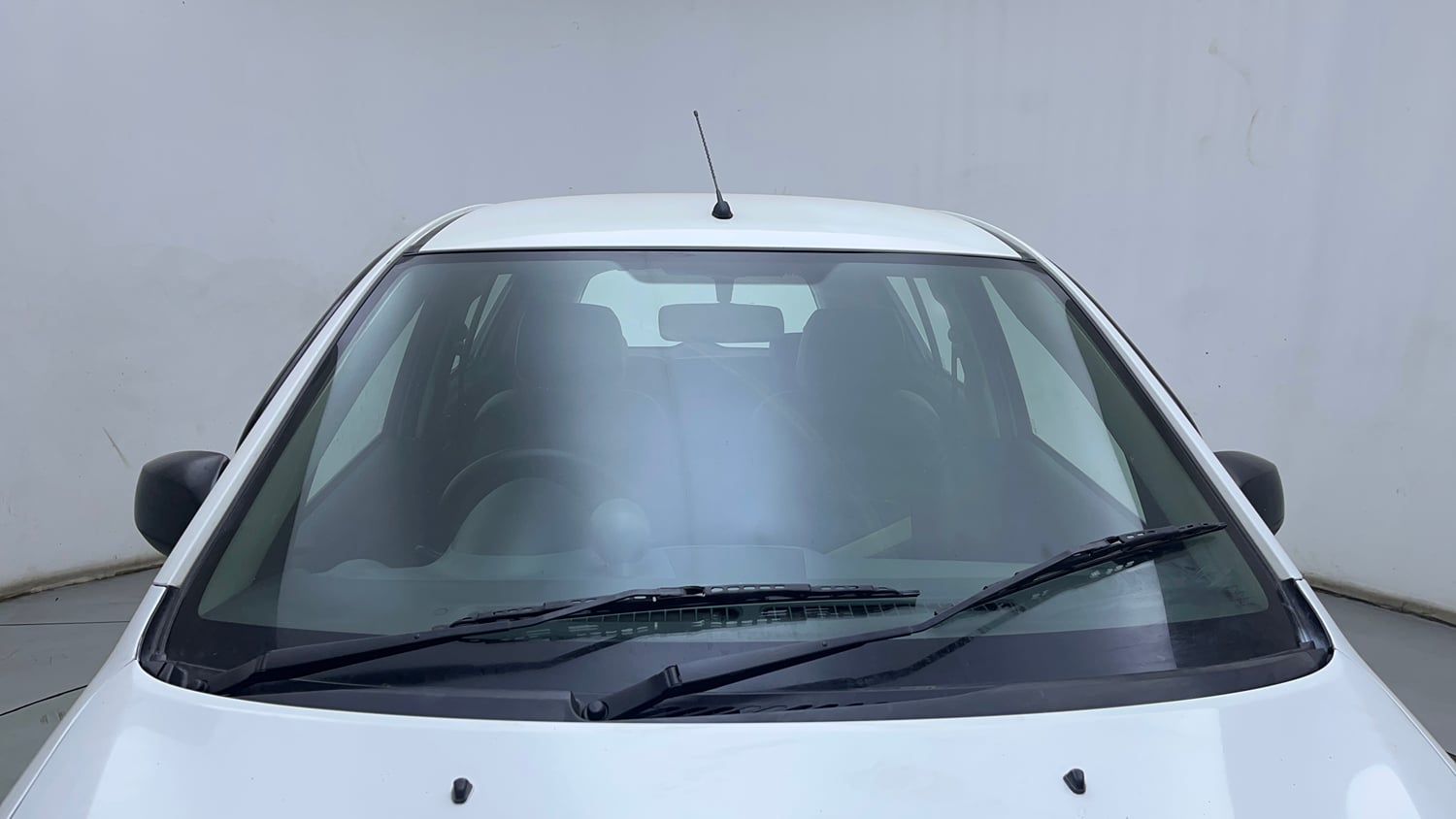 Used 2013 Maruti Suzuki Ritz Vxi BS-IV Petrol Manual exterior FRONT WINDSHIELD VIEW