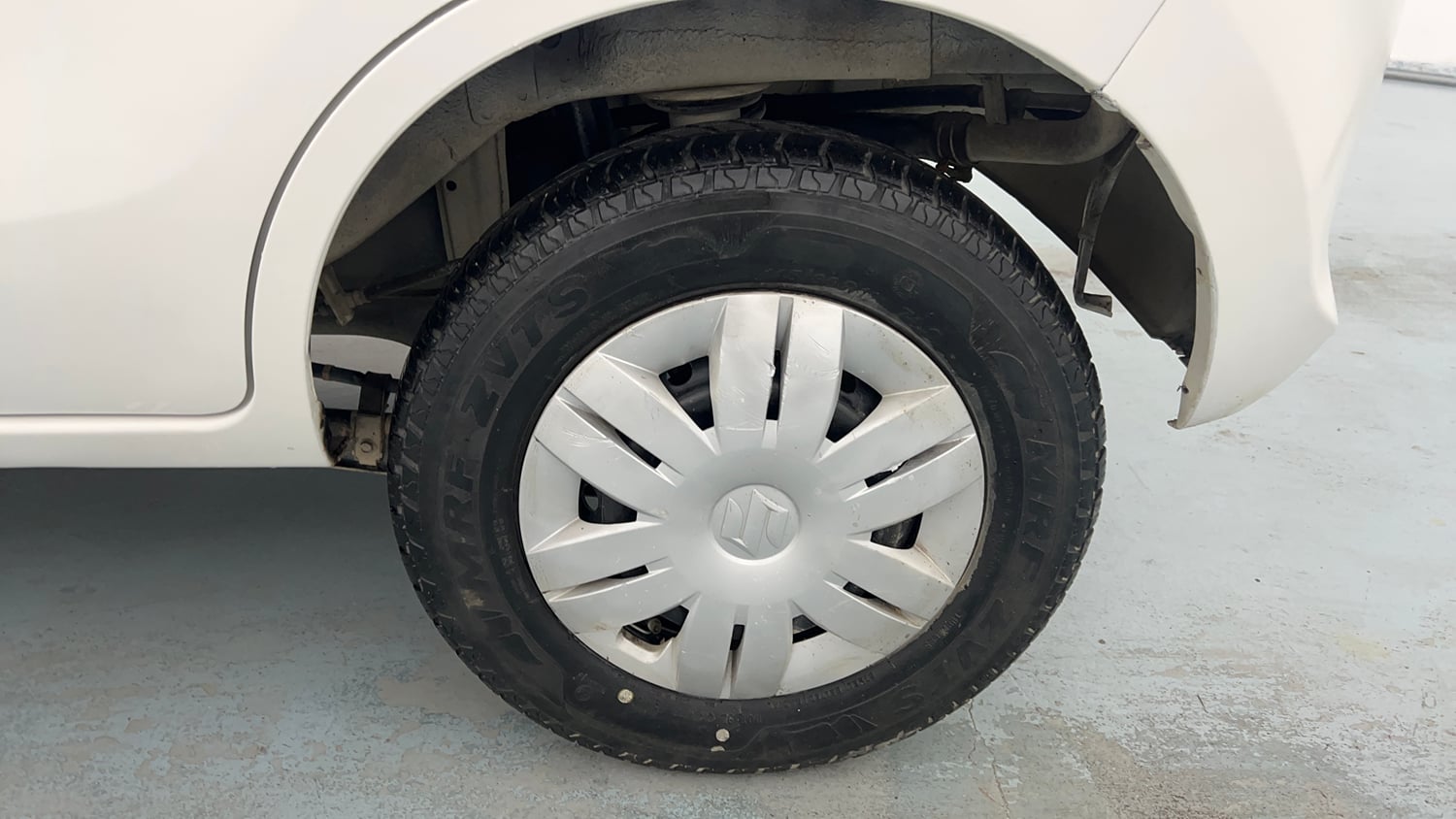 Used 2016 Maruti Suzuki Alto 800 Lxi Petrol Manual tyres LEFT REAR TYRE RIM VIEW