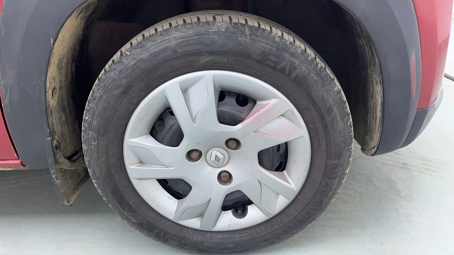 Used 2020 Renault Kwid RXT 1.0 Opt Petrol Manual tyres RIGHT FRONT TYRE RIM VIEW