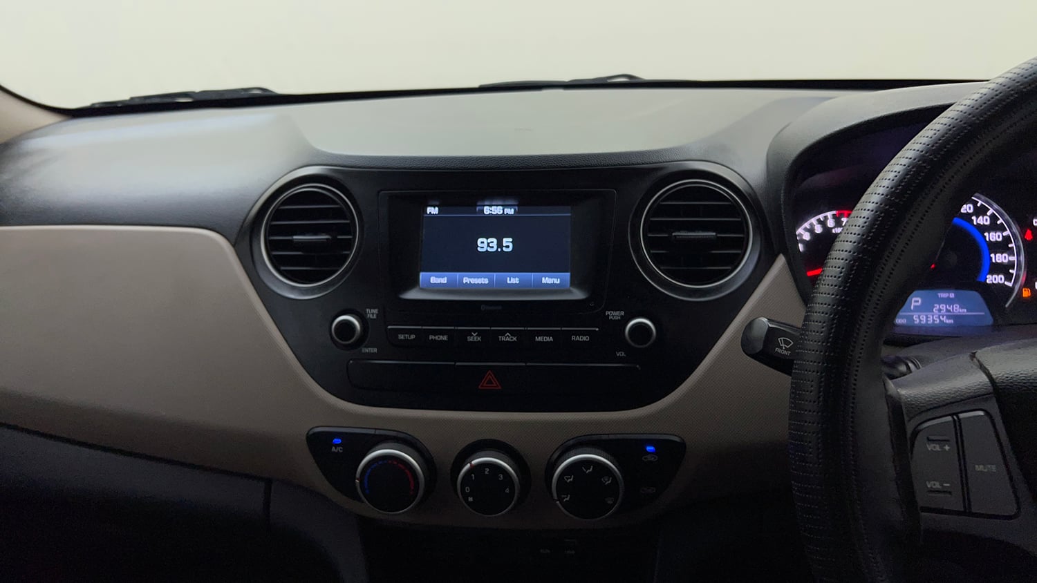 Used 2018 Hyundai Grand i10 Magna AT 1.2 Kappa VTVT Petrol Automatic top_features Touch screen infotainment system