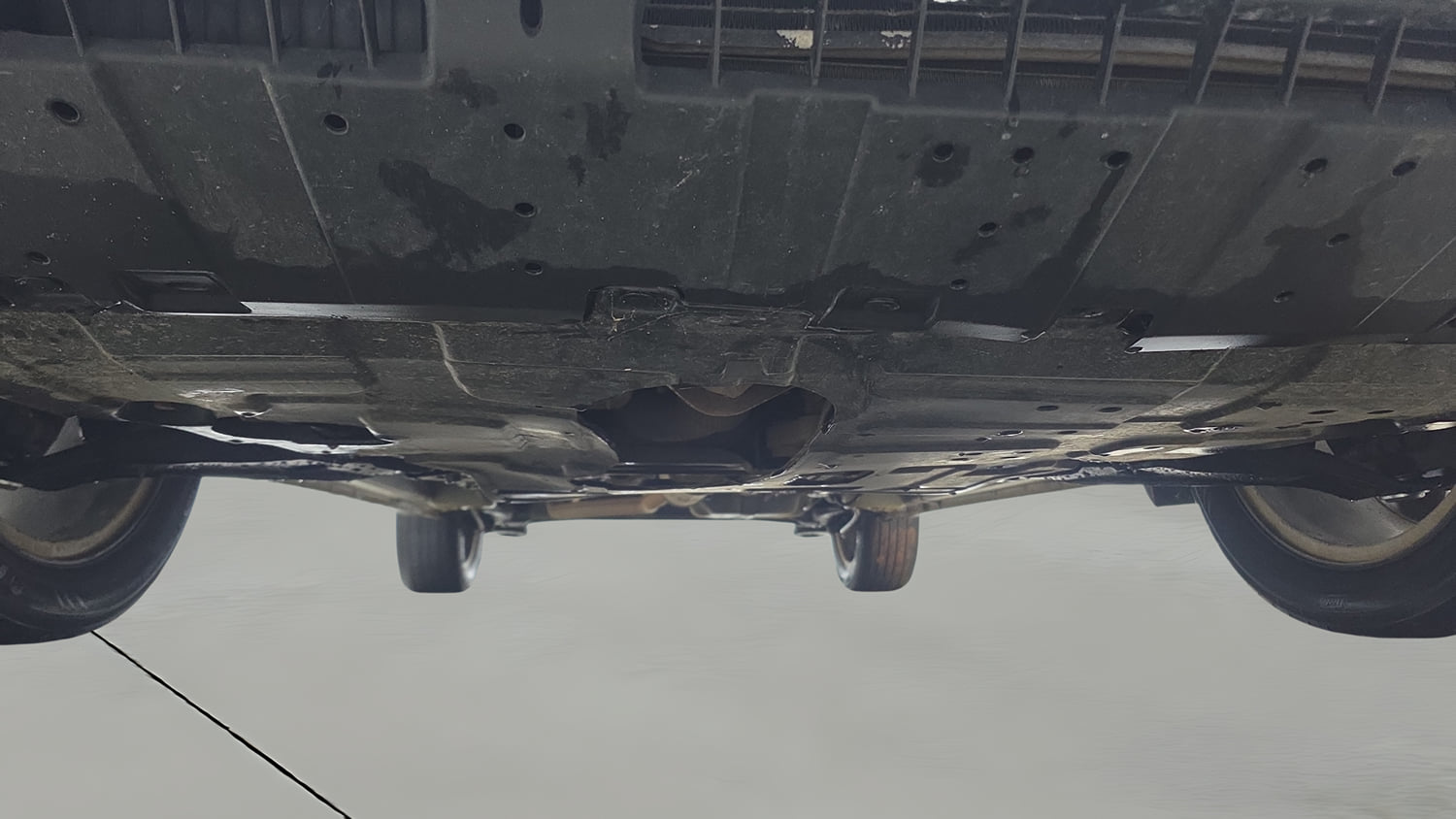Used 2020 Mahindra XUV 300 W8 (O) 1.5 Diesel Diesel Manual extra FRONT LEFT UNDERBODY VIEW