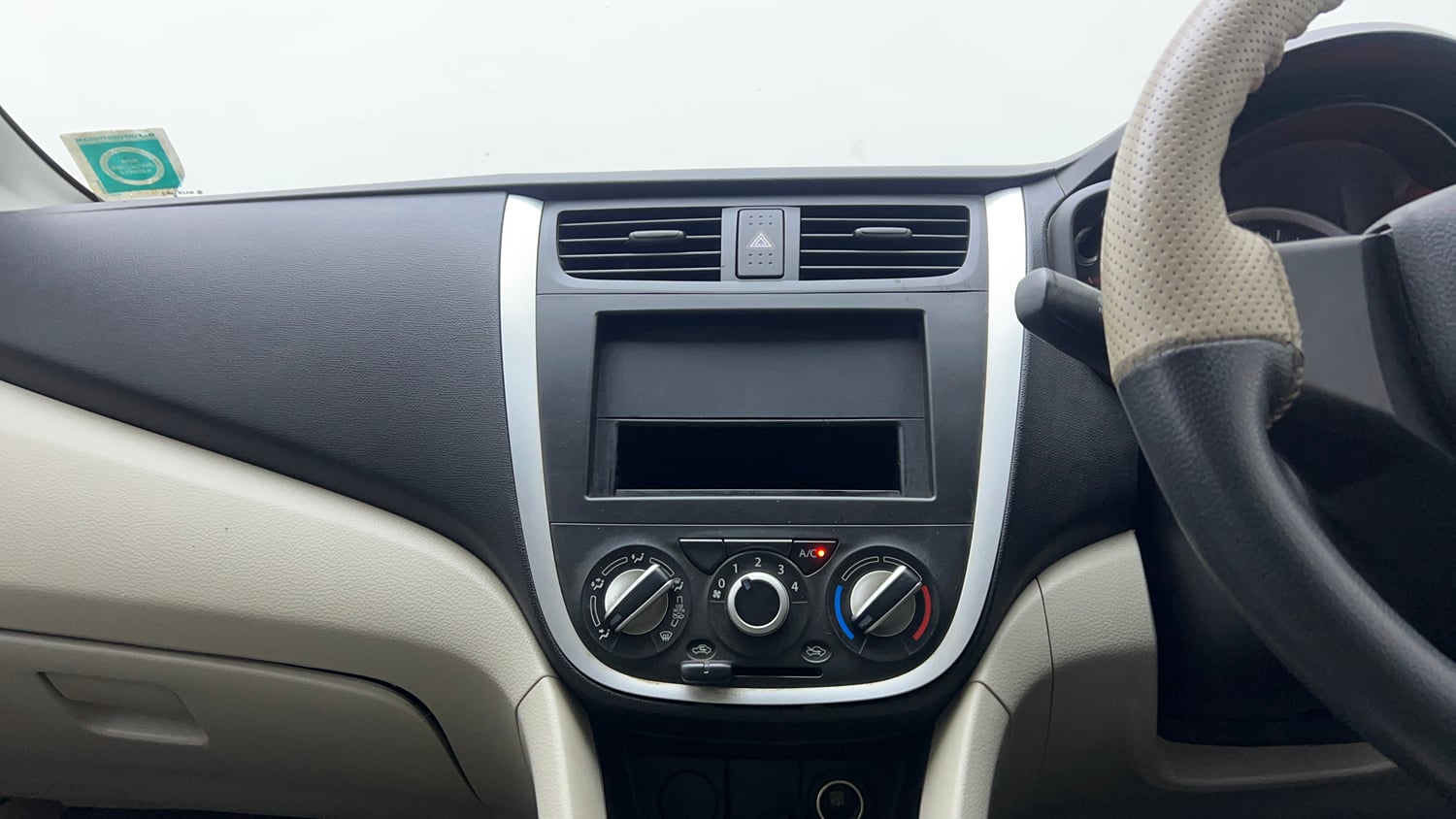 Used 2019 Maruti Suzuki Celerio VXi AMT Petrol Automatic interior MUSIC SYSTEM & AC CONTROL VIEW