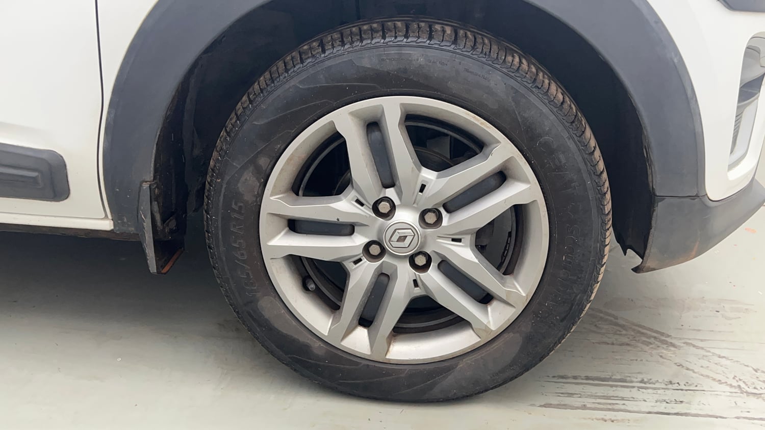 Used 2021 Renault Triber RXZ Petrol Manual tyres RIGHT FRONT TYRE RIM VIEW