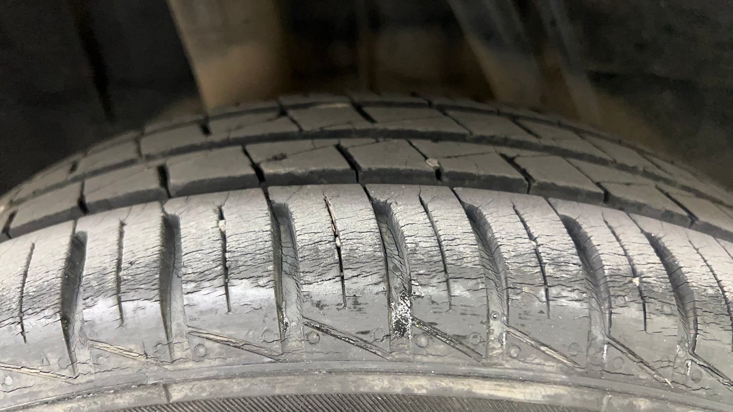 Used 2019 Renault Kwid CLIMBER 1.0 AMT Opt Petrol Automatic tyres RIGHT REAR TYRE TREAD VIEW