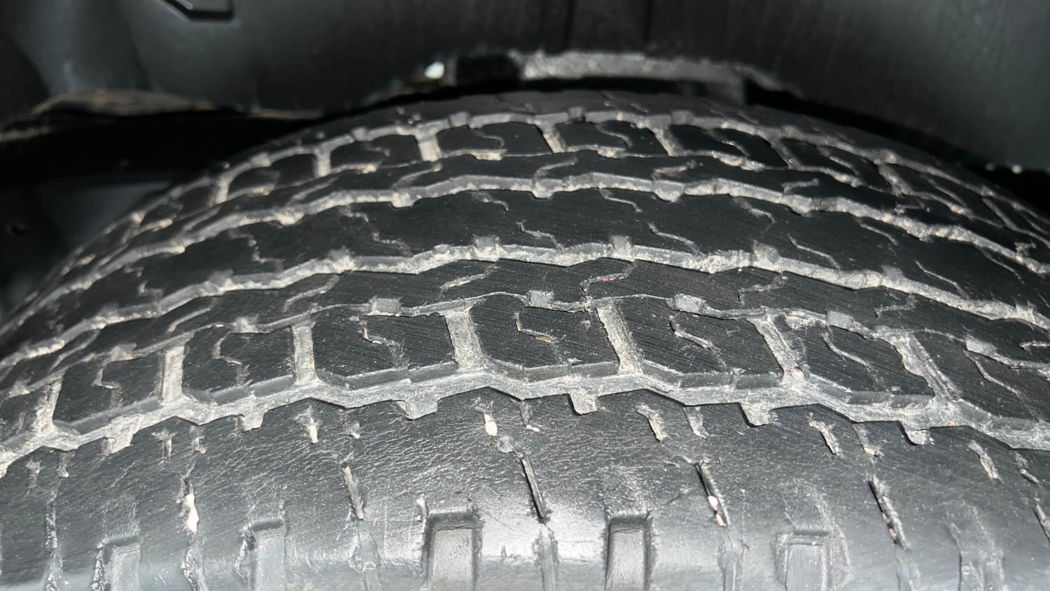 Used 2022 mahindra Thar LX Hard Top Diesel AT 4WD Diesel Automatic tyres LEFT REAR TYRE TREAD VIEW