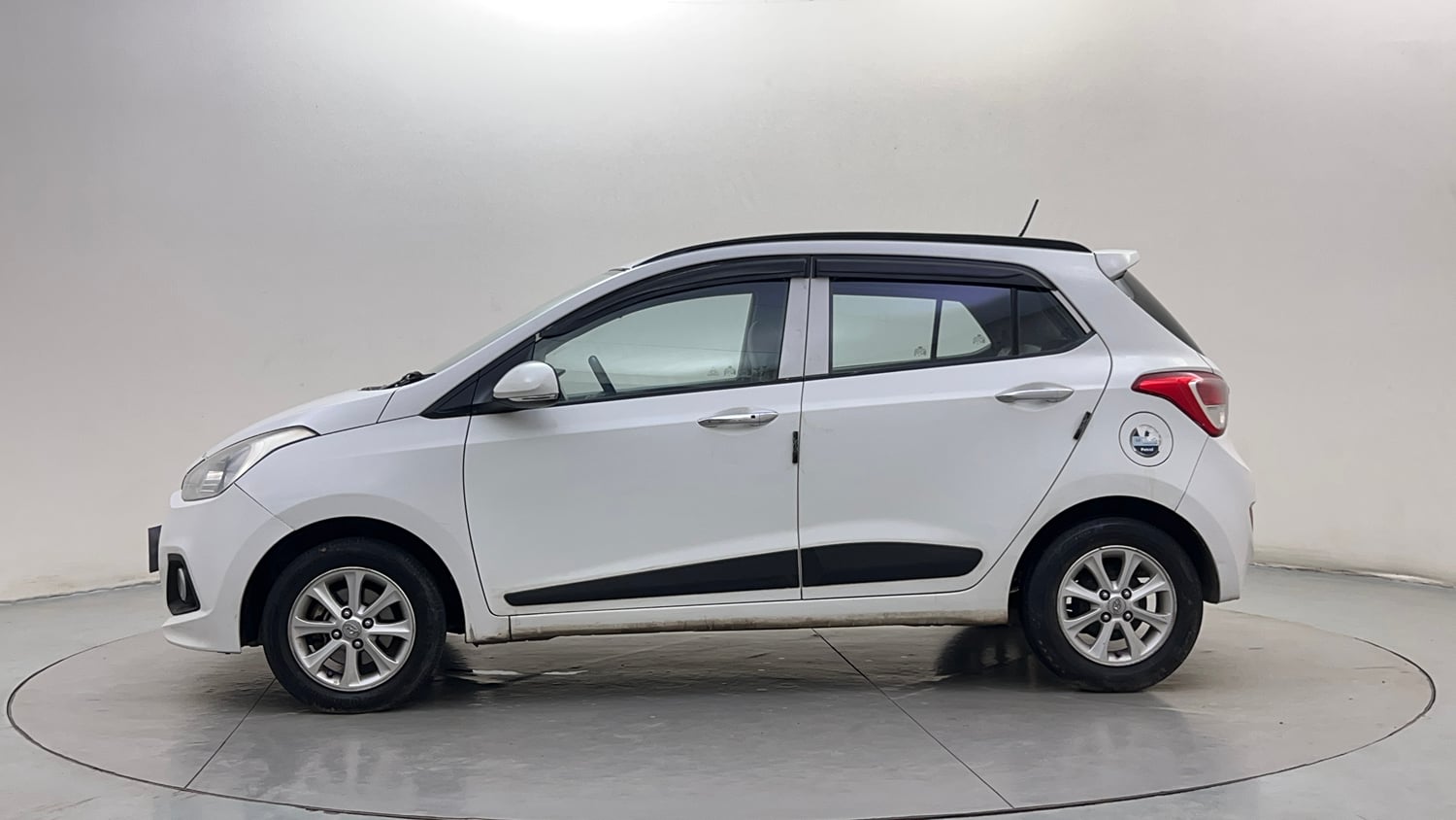 Used 2013 Hyundai Grand i10 Asta AT 1.2 Kappa VTVT Petrol Automatic exterior LEFT SIDE VIEW