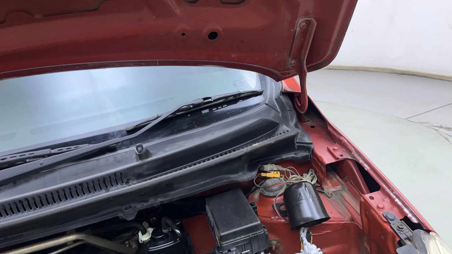 Used 2014 Maruti Suzuki Celerio VXi Petrol Manual engine ENGINE LEFT SIDE HINGE & APRON VIEW