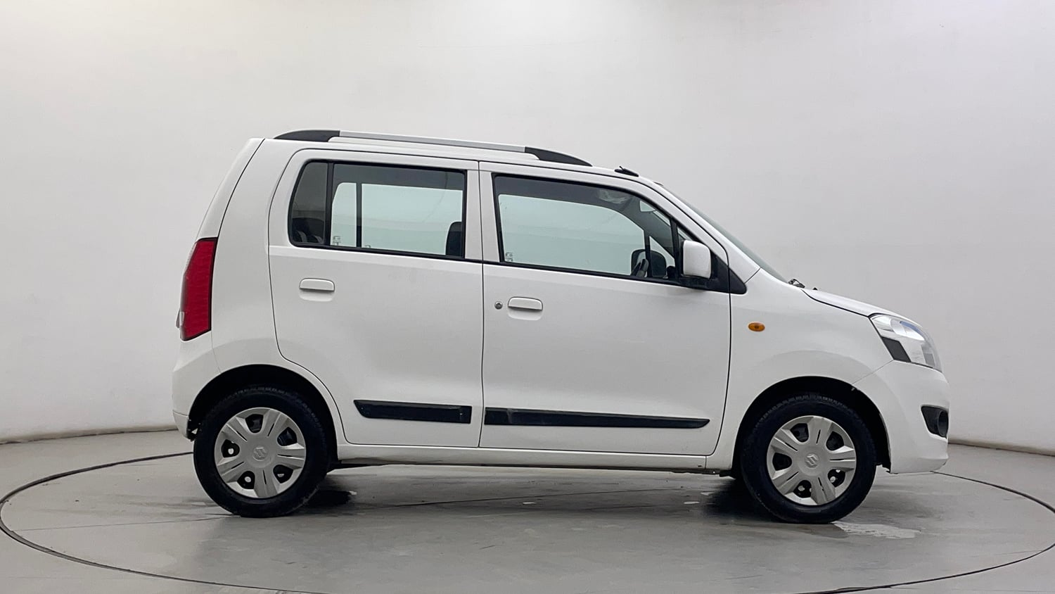 Used 2015 Maruti Suzuki Wagon R VXI Petrol Manual exterior RIGHT SIDE VIEW