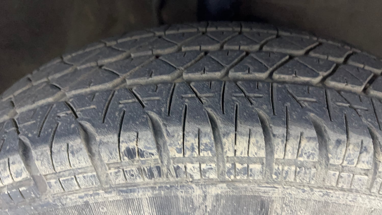Used 2013 Maruti Suzuki Ritz Vxi BS-IV Petrol Manual tyres RIGHT FRONT TYRE TREAD VIEW