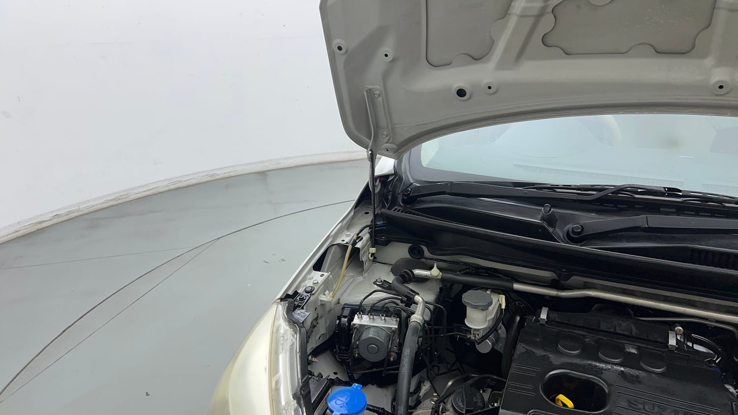 Used 2019 Maruti Suzuki Celerio VXi AMT Petrol Automatic engine ENGINE RIGHT SIDE HINGE & APRON VIEW