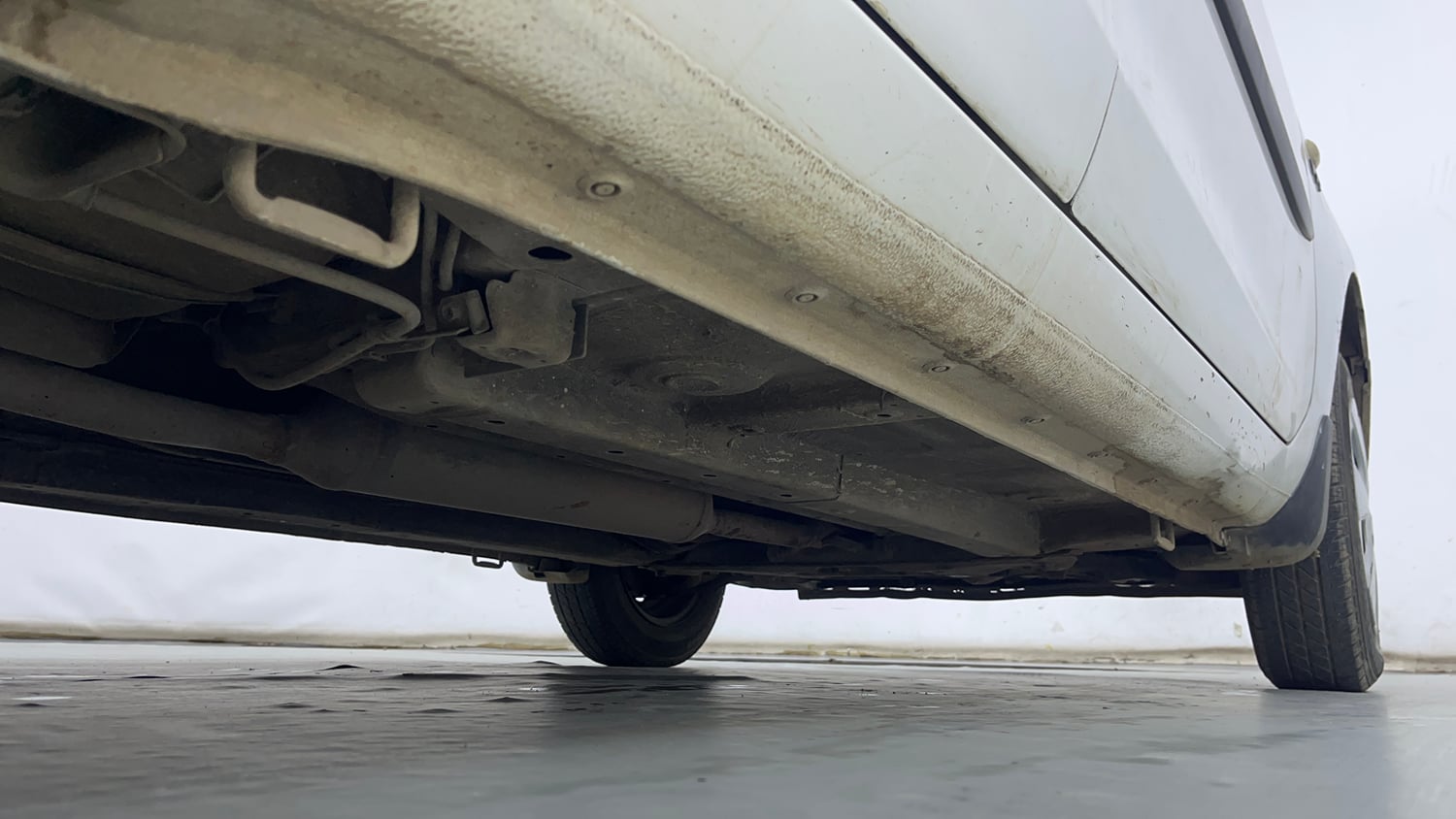 Used 2013 Maruti Suzuki Ritz Vxi BS-IV Petrol Manual extra REAR RIGHT UNDERBODY VIEW