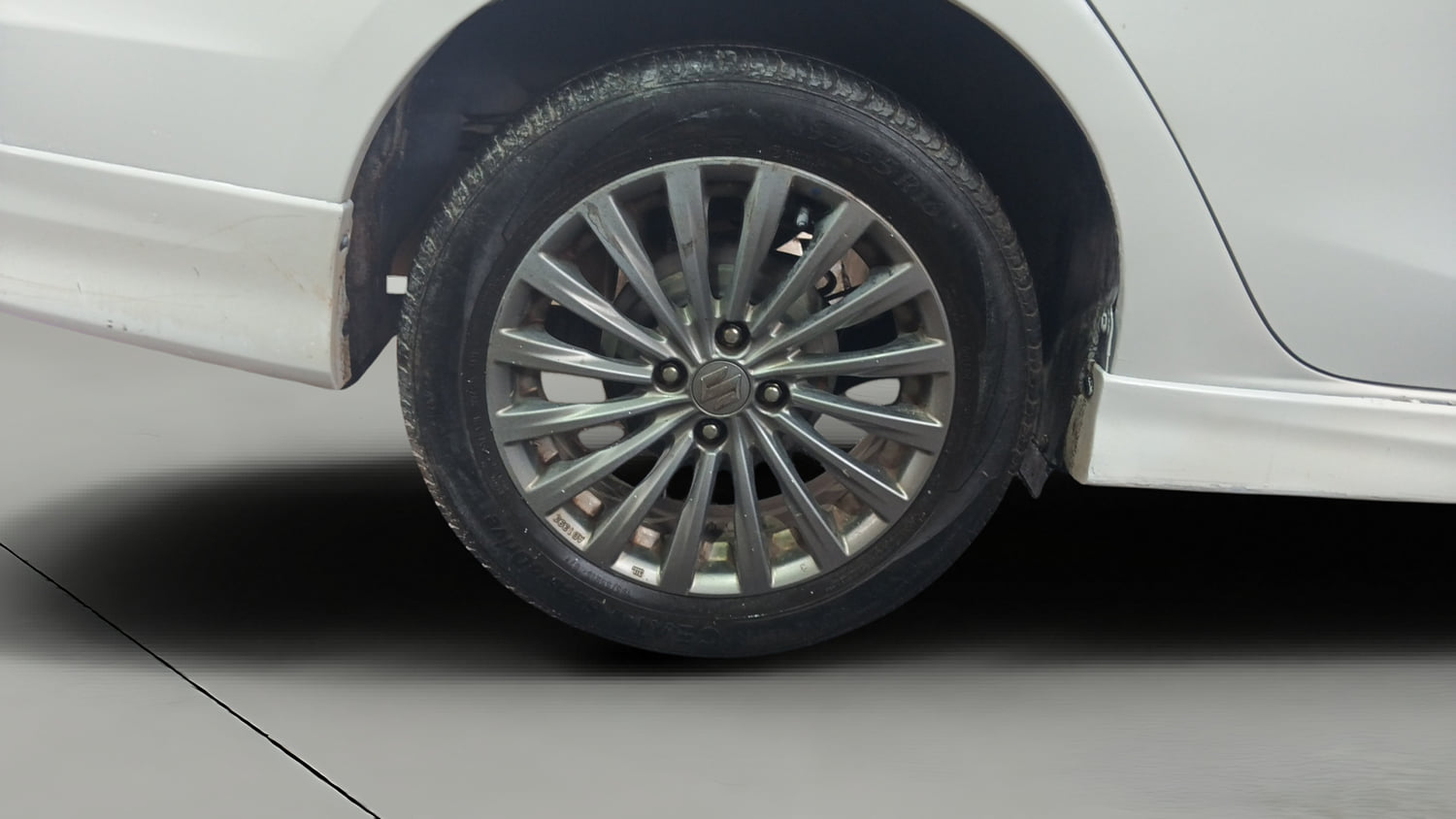 Used 2016 Maruti Suzuki Ciaz ZXi+ RS Petrol Manual tyres RIGHT REAR TYRE RIM VIEW