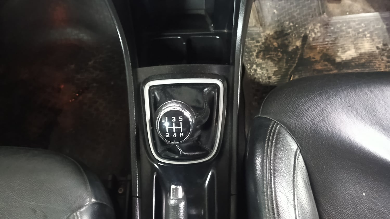 Used 2016 Maruti Suzuki Ciaz ZXi+ RS Petrol Manual interior GEAR  KNOB VIEW