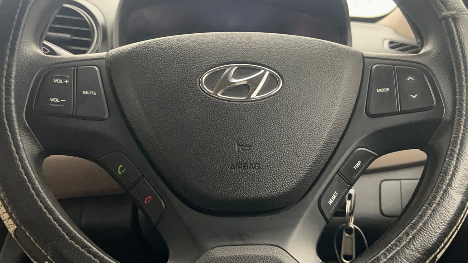 Used 2018 Hyundai Grand i10 Magna 1.2 Kappa VTVT Petrol Manual top_features Steering mounted controls