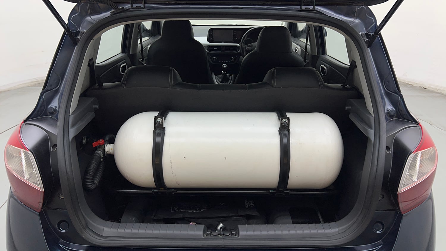 Used 2022 Hyundai Grand i10 Nios Sportz 1.2 Kappa VTVT CNG Cng Manual interior DICKY INSIDE VIEW