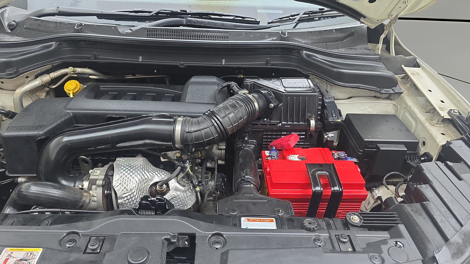 Used 2020 Mahindra XUV 300 W8 (O) 1.5 Diesel Diesel Manual engine ENGINE LEFT SIDE VIEW