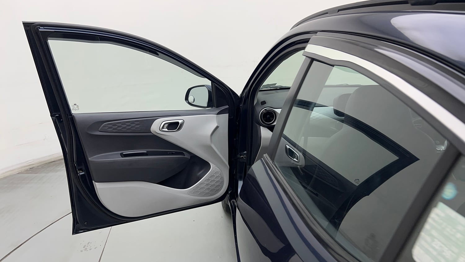 Used 2022 Hyundai Grand i10 Nios Sportz 1.2 Kappa VTVT CNG Cng Manual interior LEFT FRONT DOOR OPEN VIEW
