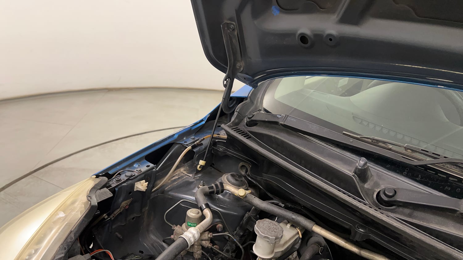 Used 2014 Maruti Suzuki Celerio VXi AMT Petrol Automatic engine ENGINE RIGHT SIDE HINGE & APRON VIEW