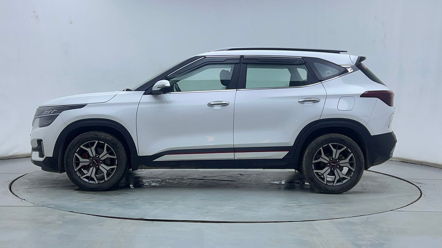 Used 2022 Kia Seltos GTX Plus 1.5 Diesel AT Diesel Automatic exterior LEFT SIDE VIEW