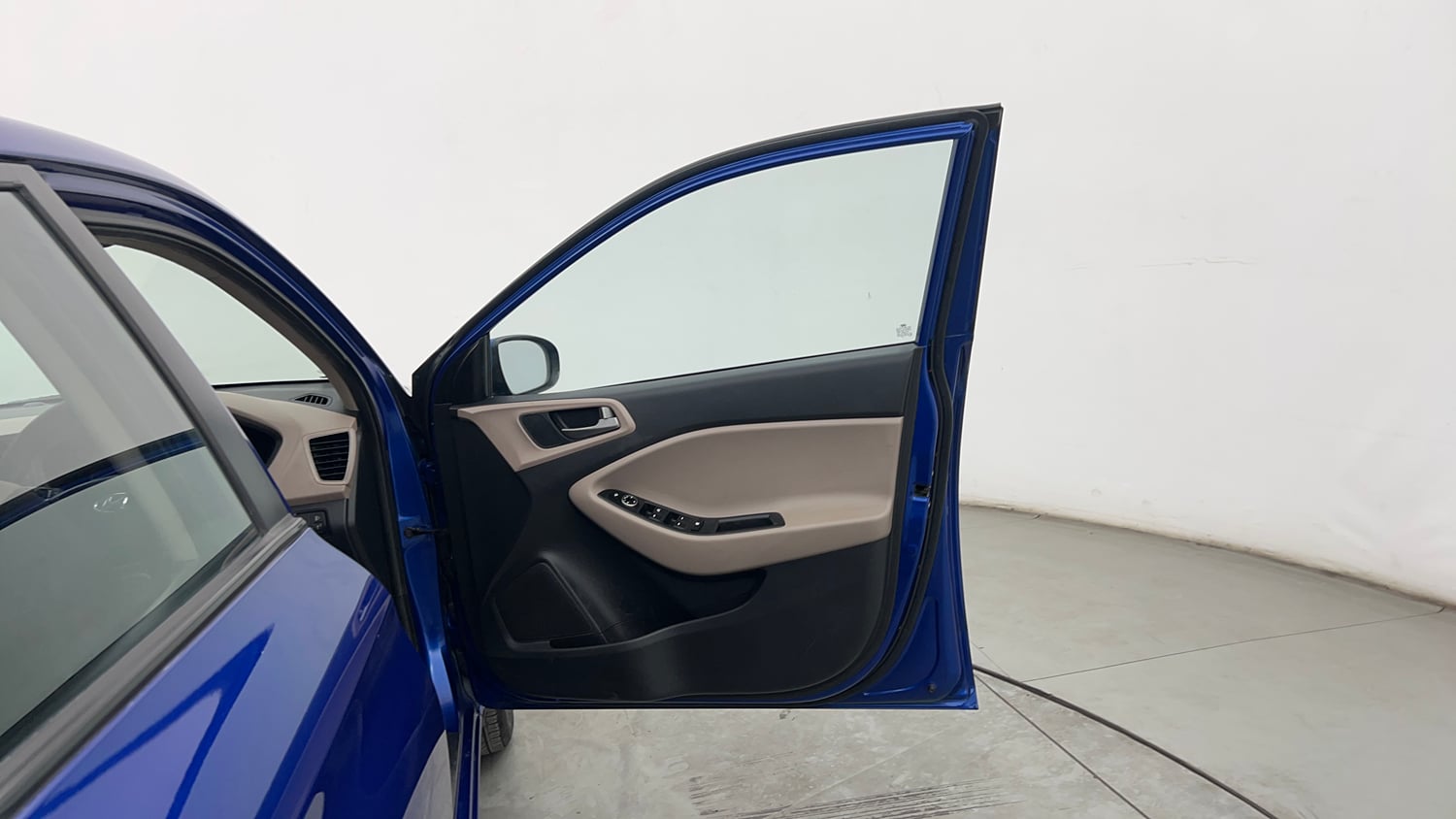 Used 2016 Hyundai Elite i20 Asta 1.2 (O) Petrol Manual interior RIGHT FRONT DOOR OPEN VIEW