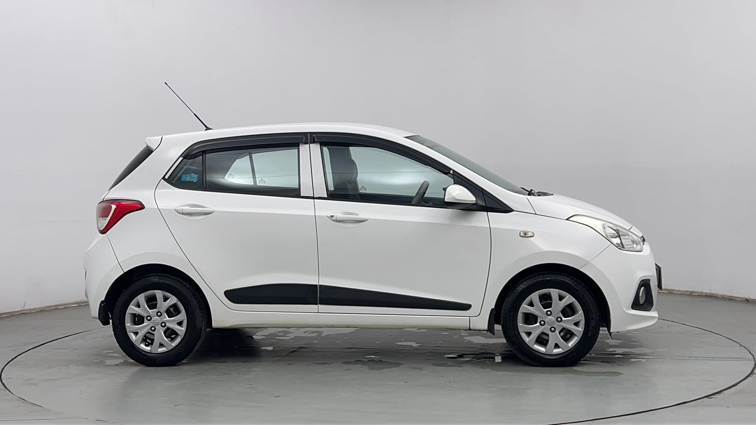 Used 2016 Hyundai Grand i10 Magna 1.2 Kappa VTVT Petrol Manual exterior RIGHT SIDE VIEW