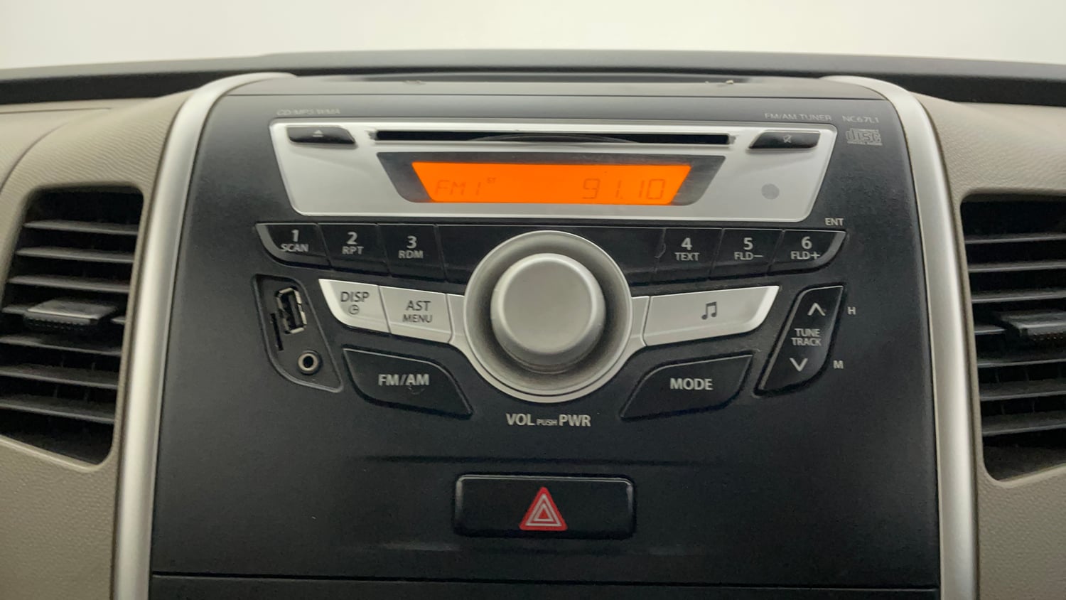 Used 2015 Maruti Suzuki Wagon R VXI Petrol Manual top_features Integrated (in-dash) music system