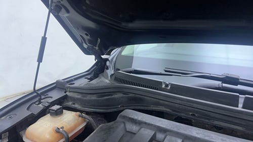 Used 2022 Mahindra XUV700 AX 7 Petrol AT Luxury Pack 7 STR Petrol Automatic engine ENGINE RIGHT SIDE HINGE & APRON VIEW