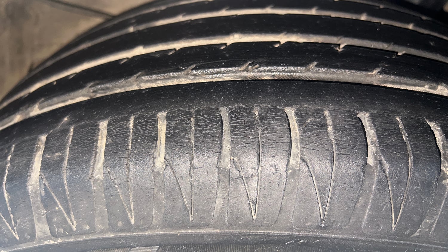 Used 2022 Kia Sonet GTX Plus 1.5 AT Diesel Automatic tyres LEFT REAR TYRE TREAD VIEW