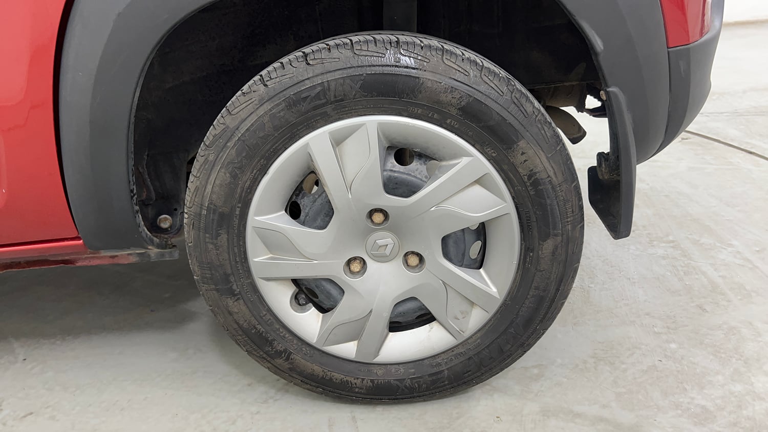 Used 2020 Renault Kwid 1.0 RXT AMT Opt Petrol Automatic tyres LEFT REAR TYRE RIM VIEW