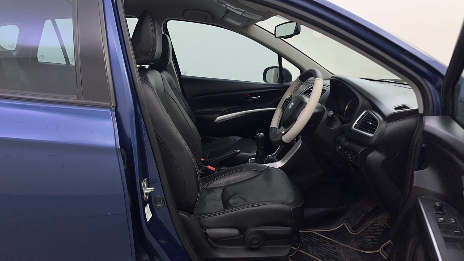 Used 2018 Maruti Suzuki S-Cross Alpha 1.3 Diesel Manual interior RIGHT SIDE FRONT DOOR CABIN VIEW