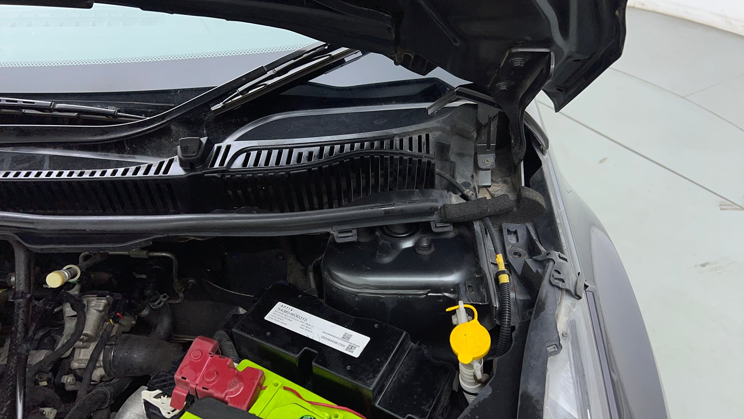 Used 2021 Tata Nexon XZA Plus Petrol Automatic engine ENGINE LEFT SIDE HINGE & APRON VIEW