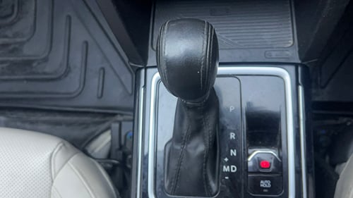 Used 2022 Mahindra XUV700 AX 7 Petrol AT Luxury Pack 7 STR Petrol Automatic interior GEAR  KNOB VIEW